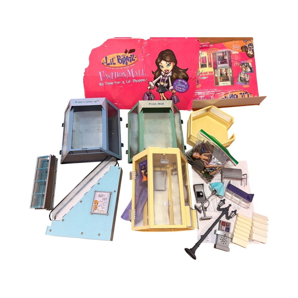 Vintage Y2K 2003 Lil Bratz Fashion Mall Playset with Accessories and Shops